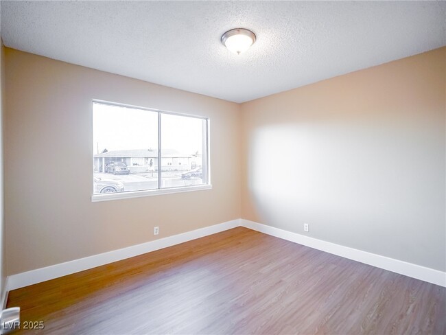 Building Photo - 6217 Burgundy Way