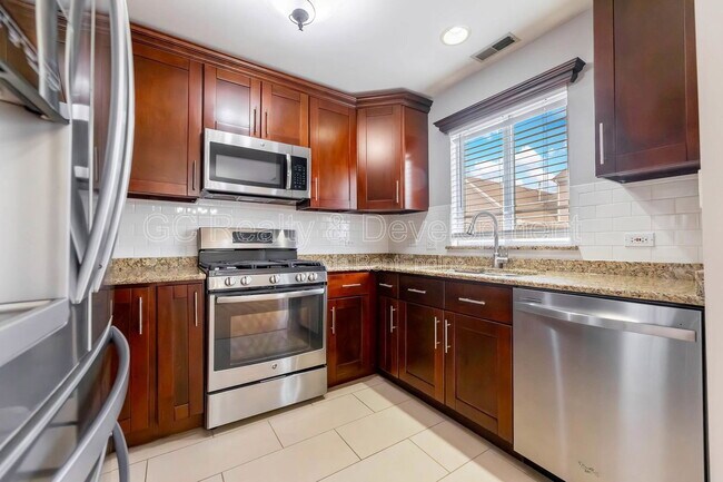 Building Photo - 8015 Windsor Dr