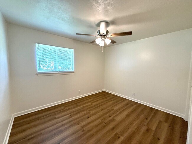 Building Photo - 1035 Kirkland Dr