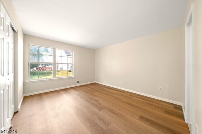 Building Photo - 123 Harrow Dr