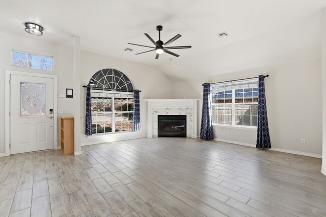 Building Photo - 4900 Cypress Lake Dr