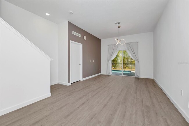 Building Photo - 380 Famagusta Dr