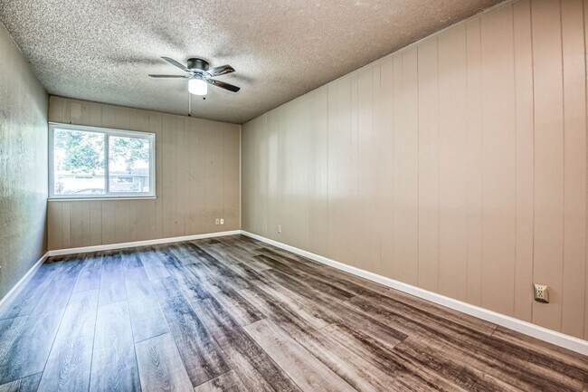 Building Photo - 5780 N 8th St