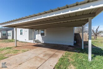 Building Photo - Fully Renovated 3 BED 1 BATH