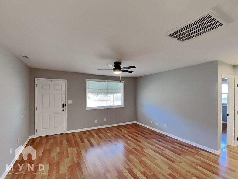 Building Photo - 2519 Ponderosa Dr