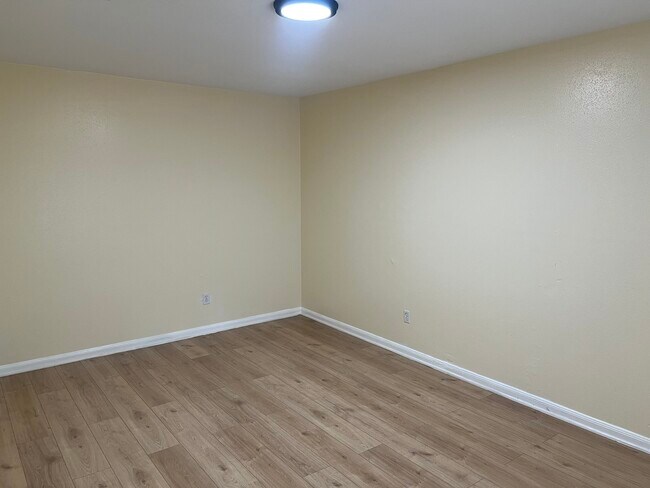 Building Photo - 3314 Kentwood Dr