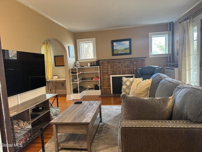 Building Photo - 186 S Allen St