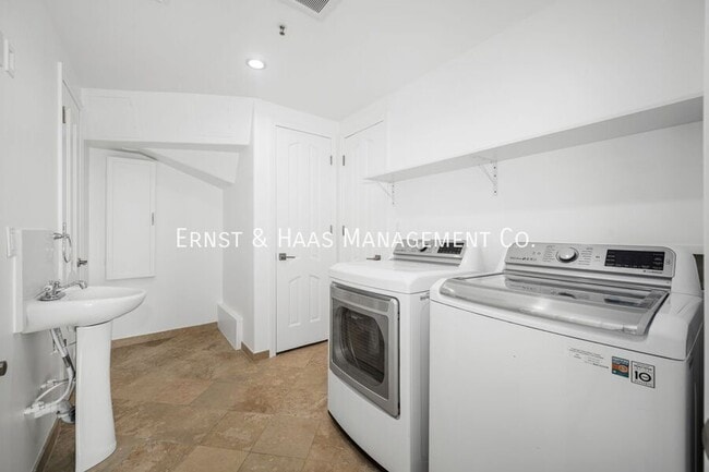 Building Photo - 1724 Bluff Pl