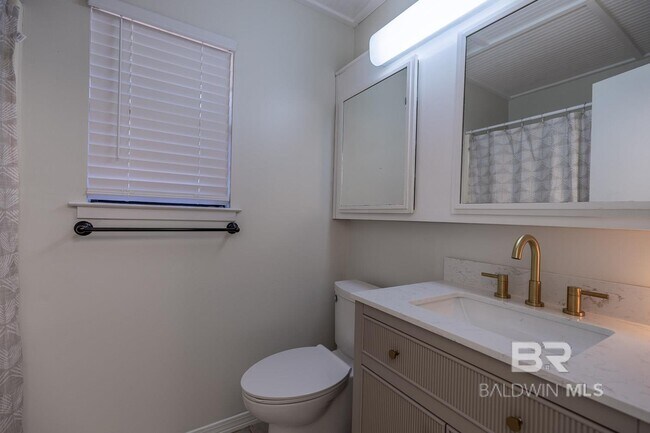 Building Photo - 558 Bellangee Ave