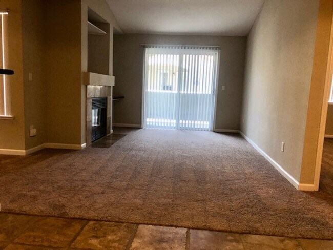 Building Photo - 885 Halidon Way