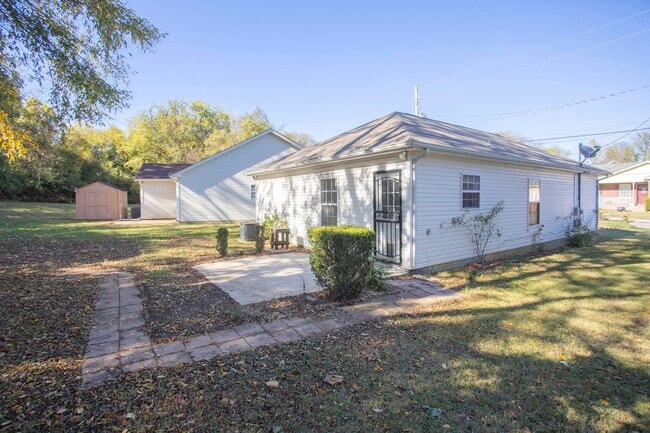 Building Photo - 2029 Williams Valley Dr