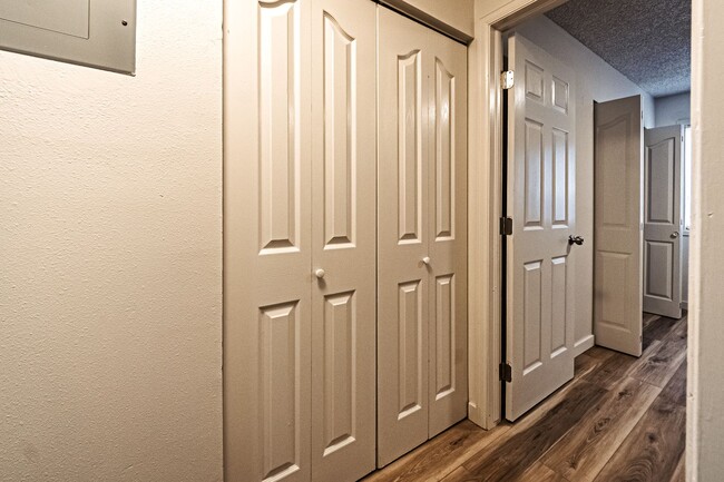 Building Photo - 1423 Anita St