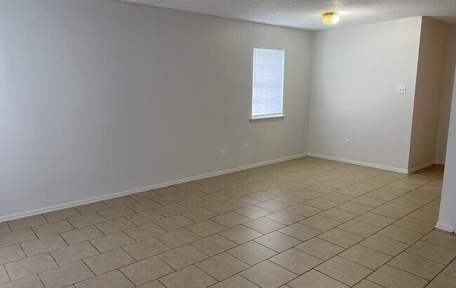 Building Photo - 406 Herbert Rd