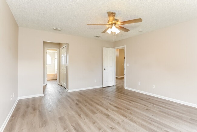 Building Photo - 3720 Arava Dr