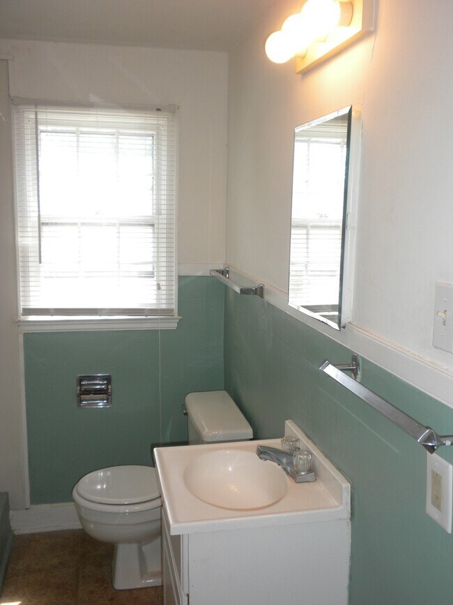 Building Photo - 1414 Anthony St