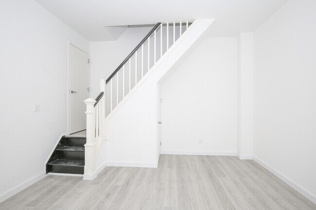 Building Photo - 24 MacDougal St