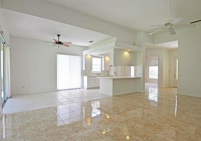 Building Photo - 5711 Ferrara Dr