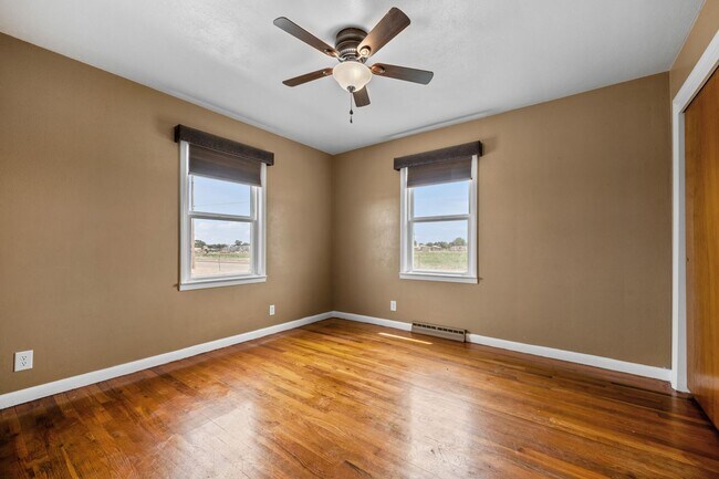 Building Photo - 3 Bedroom 2 Bath Home with Bonus Rooms and Tons of Extra Space