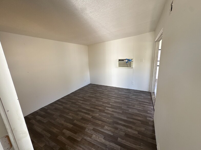 Building Photo - 4115 Aurora Rd