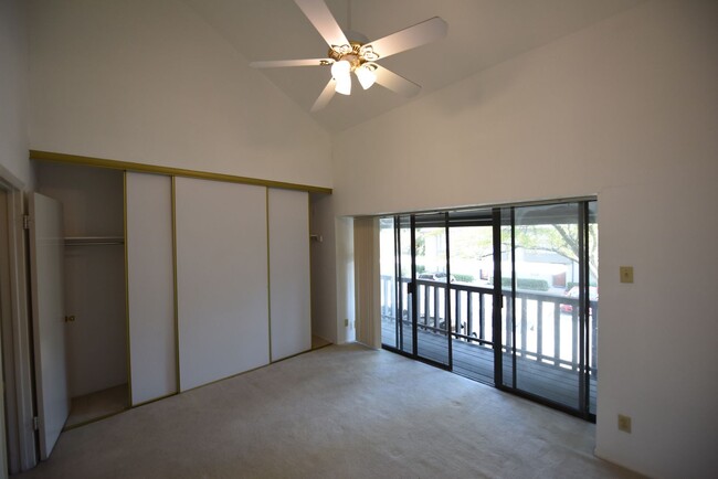 Building Photo - Spacious 2 story townhome in gated and gua...