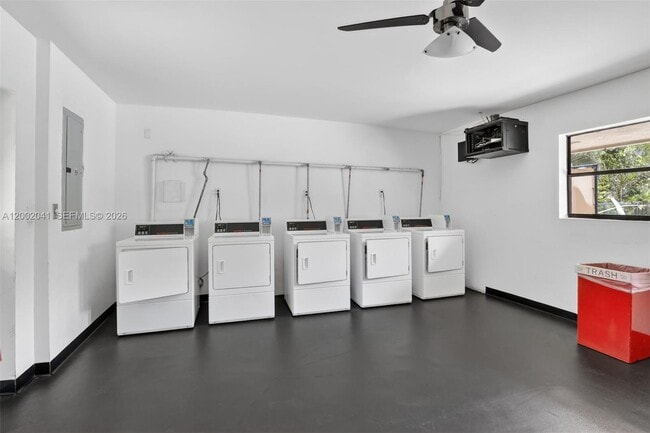 Building Photo - 5240 NE 6th Ave