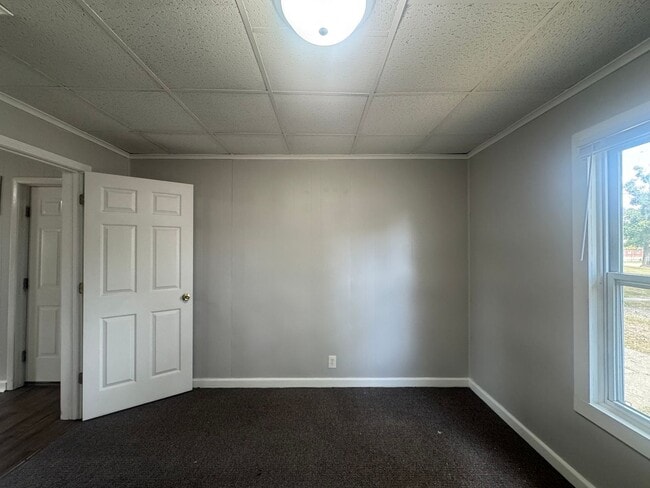 Building Photo - 2 bedroom Single Family For Rent