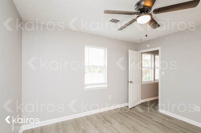 Building Photo - 105 Deer Pkwy