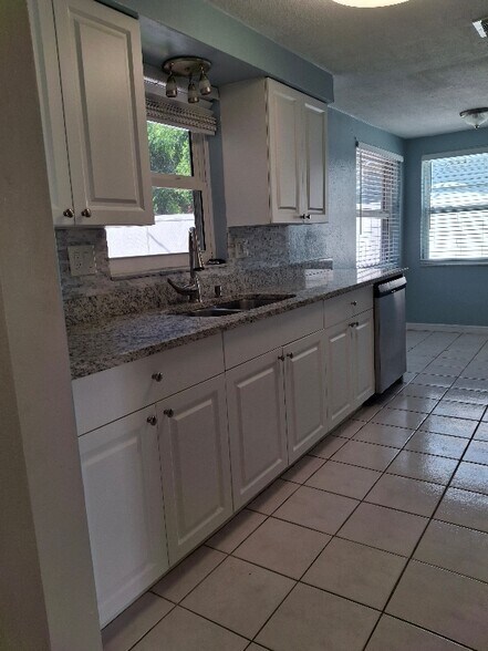 Building Photo - 1663 Plum Tree Rd