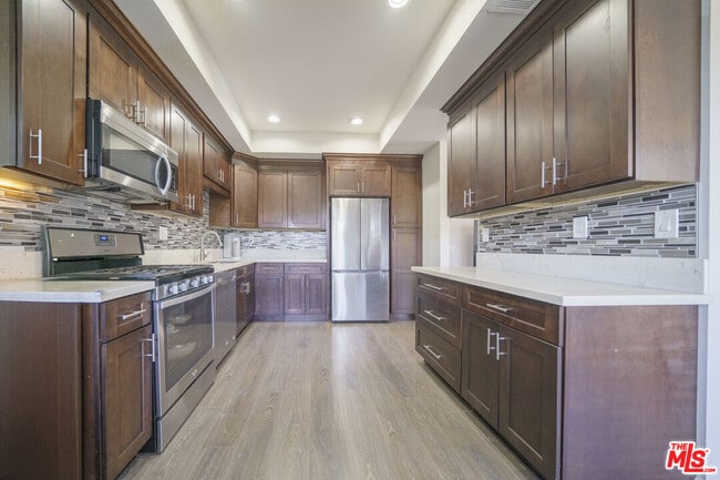 Building Photo - 2040 Woodbriar Ct