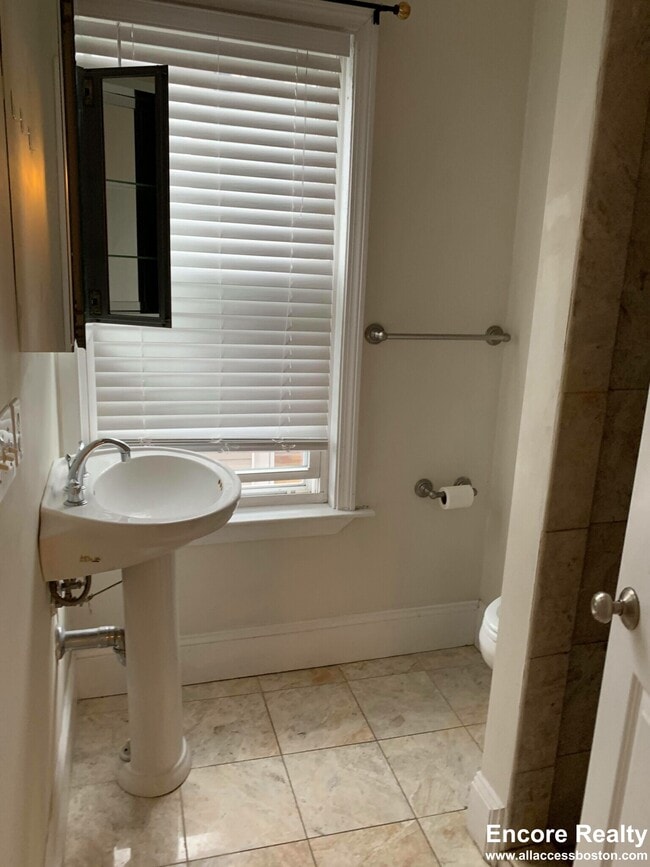 Building Photo - 23 Aspinwall Ave