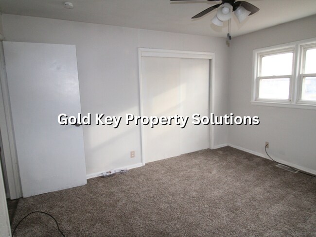 Building Photo - Huge 5 BR 2 Full Bath House with Central Air (Section 8 Approved)