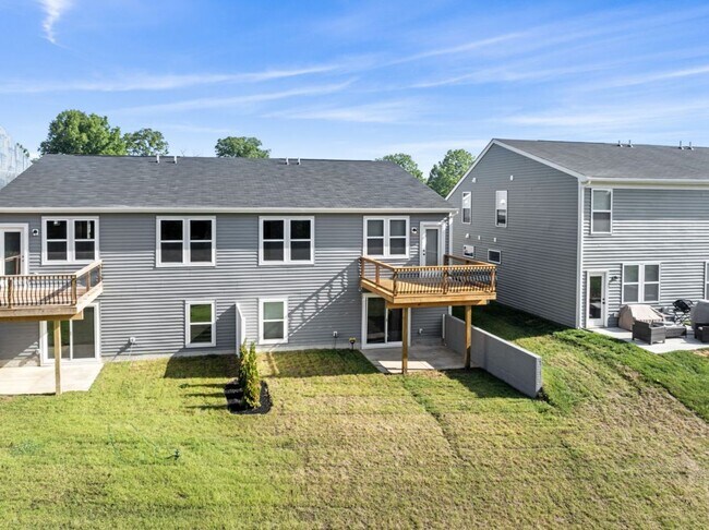 Building Photo - Short Term New Construction Townhouse for rent! Rental tell the end of May