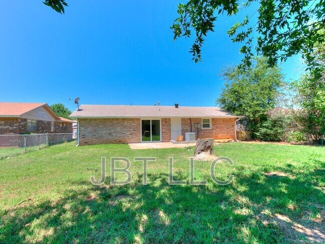 Building Photo - 4416 Meadowoak Dr