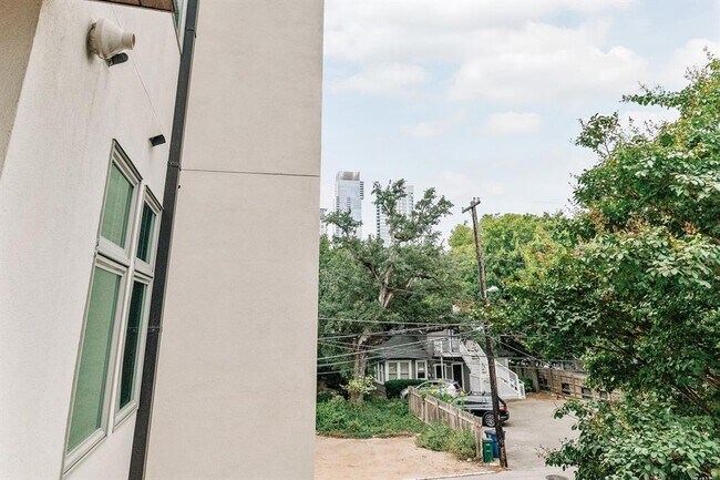 Building Photo - 908 Nueces St