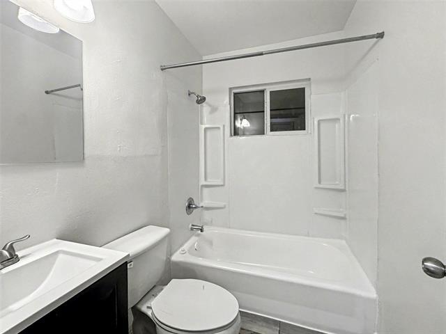 Building Photo - 5207 Spruce St