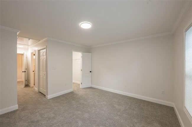 Building Photo - 2027 Lois Pl NW