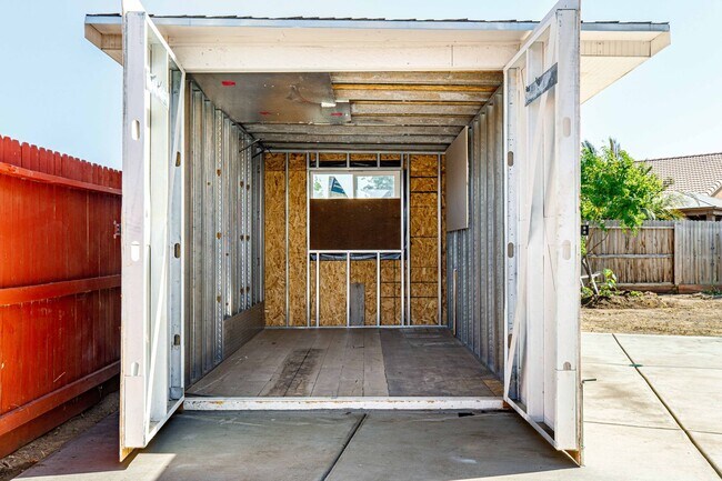 Building Photo - 4 bedroom home for RENT in Manteca with RV...