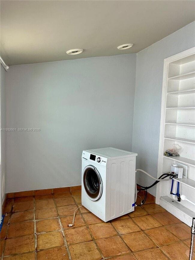 Building Photo - 1628 NE 4th Pl