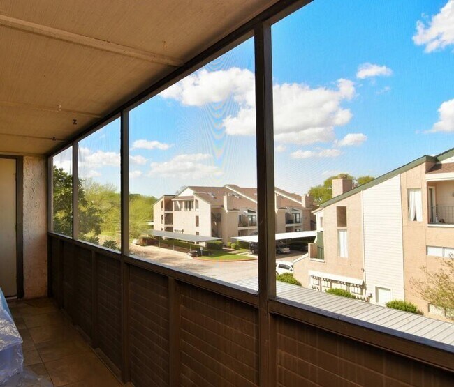 Building Photo - 3025 Walnut Bend Ln