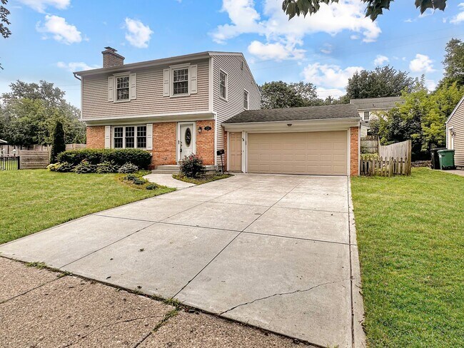 Building Photo - 2236 Elmwood Dr SE