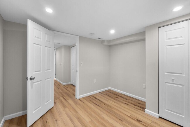 Building Photo - 3326 Noble St