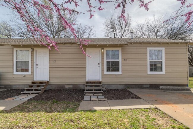 Building Photo - 1131 Stubbeman Ave