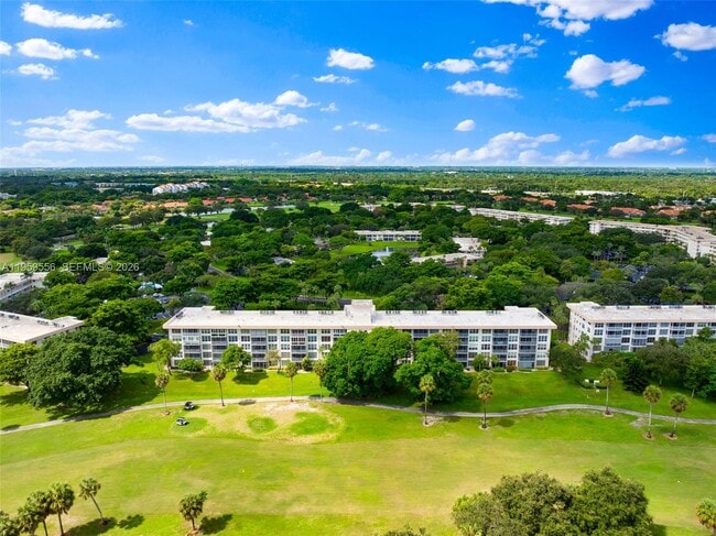 Building Photo - 3850 Oaks Clubhouse Dr