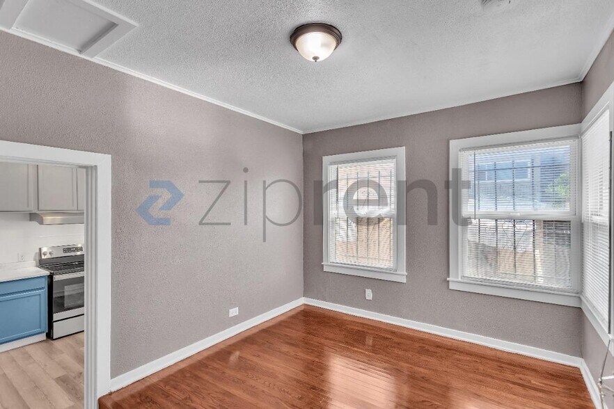 Building Photo - Unit