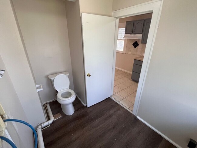 Building Photo - 4 Bed - 1.5 Bath - Single Family Home in Lorain