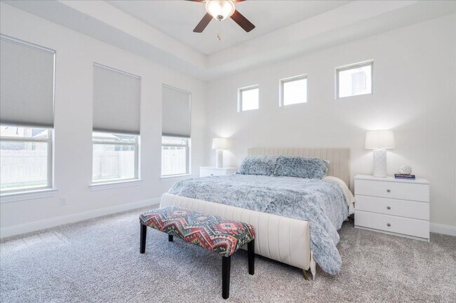 Building Photo - 5713 Fresno Ave