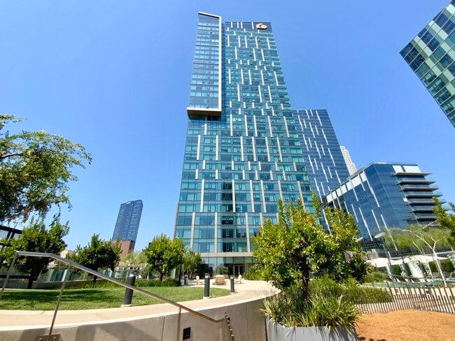 Building Photo - 889 Francisco St