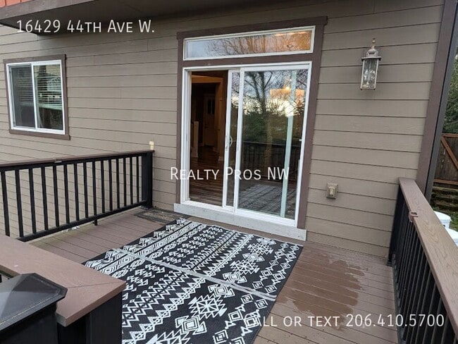 Building Photo - 16429 44th Ave W