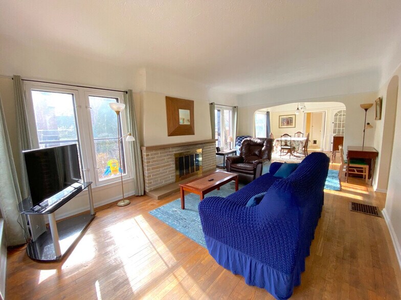 Primary Photo - 3574 Lynnfield Rd