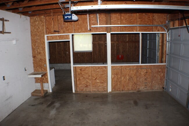 Building Photo - 1207 Red Bud Ave